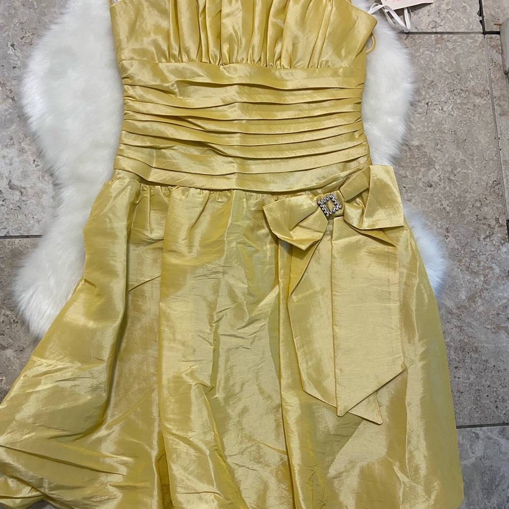 Dress, Spaghetti Strap, Yellow, Pleaded, Medium, Cumbia
Elegant Gold